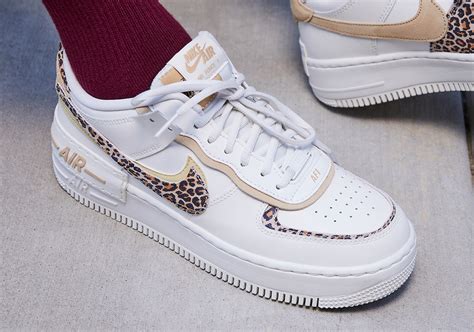 nike air force 1 mit abziehbarem nike logo|nike air force 1 colors.